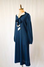 画像をギャラリービューアに読み込む, Vintage 70's nerd-priest dress