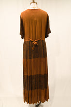 画像をギャラリービューアに読み込む, made in india stitch works brown dress